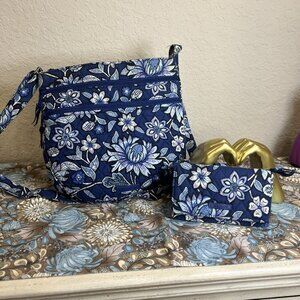 Vera Bradley Set-Crossbody Purse Blue Floral Design And Matching Wristlet